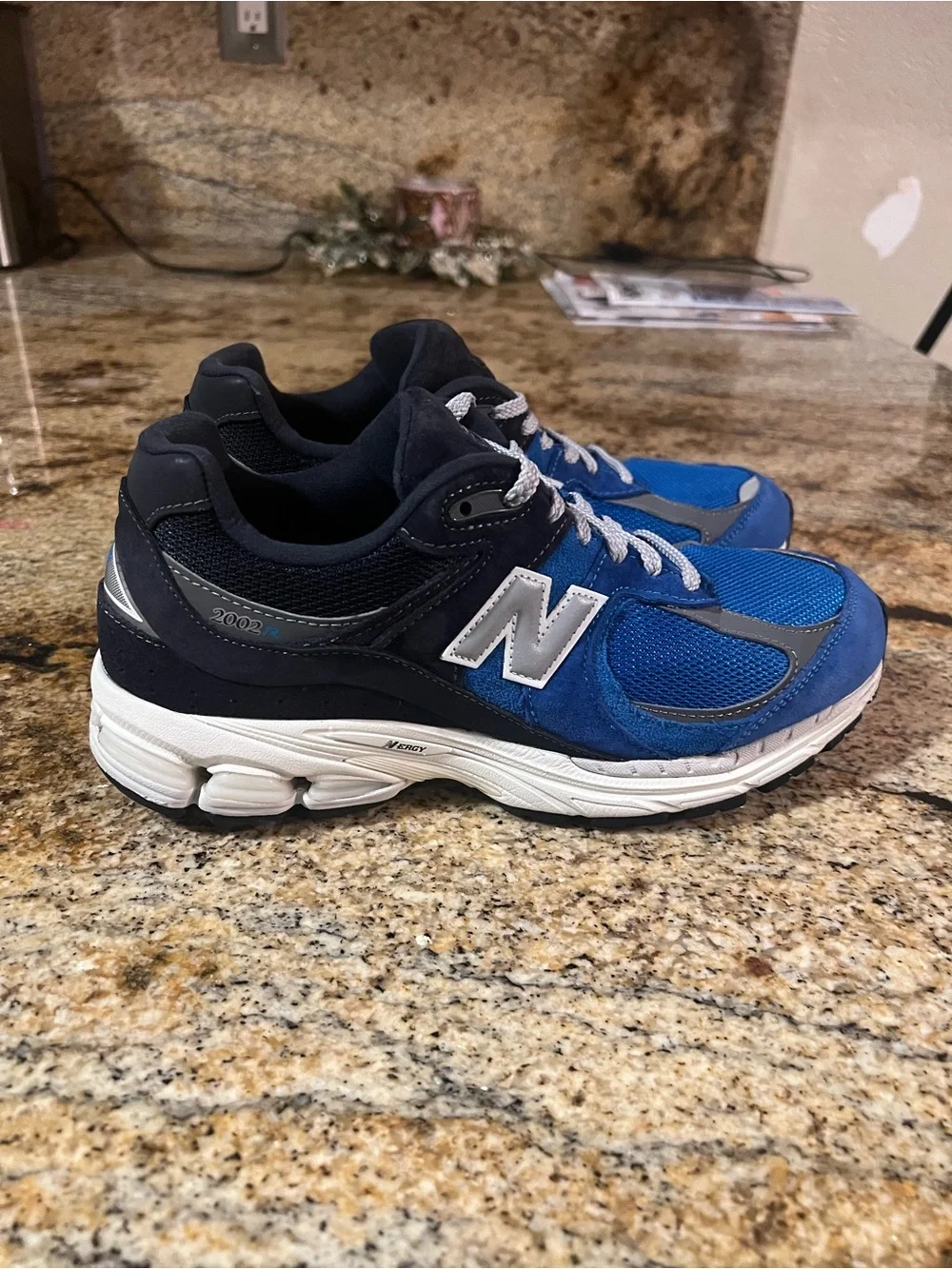 New Balance Men’s Blue & Black Athletic Sneakers unisex